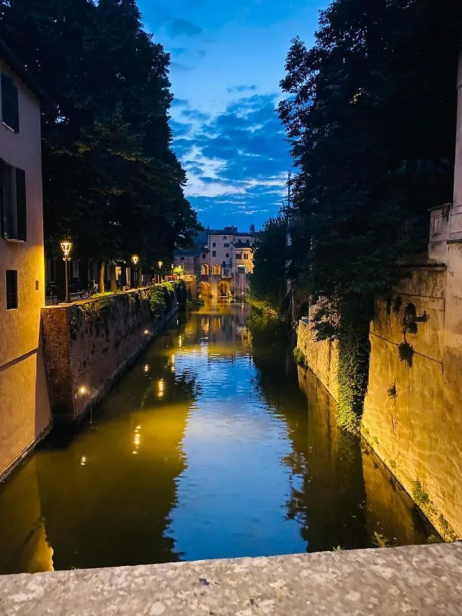 Il Salotto Sul Rio Apartment Mantova