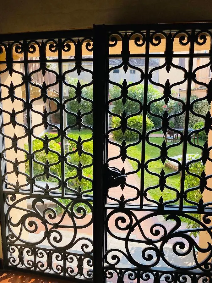 Il Salotto Sul Rio Apartment Mantova Italy
