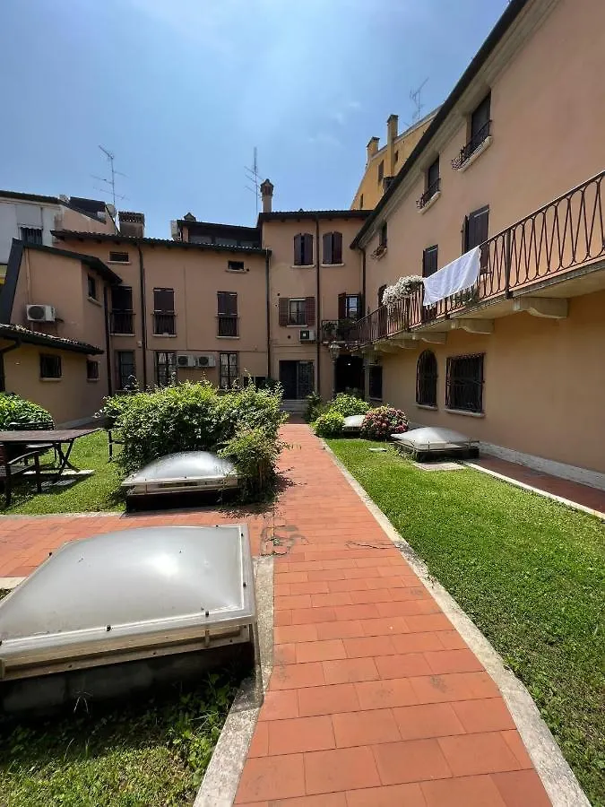 Il Salotto Sul Rio Apartment Mantova Italy
